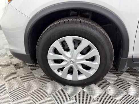 Used 2019 Nissan Rogue S image 12