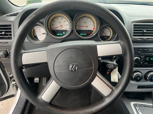 Used 2010 Dodge Challenger SE image 9