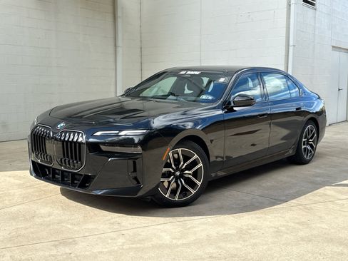 Used 2026 BMW 740i xDrive w/ Premium Package image 1