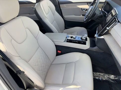 Used 2025 Volvo XC90 B6 Plus image 12
