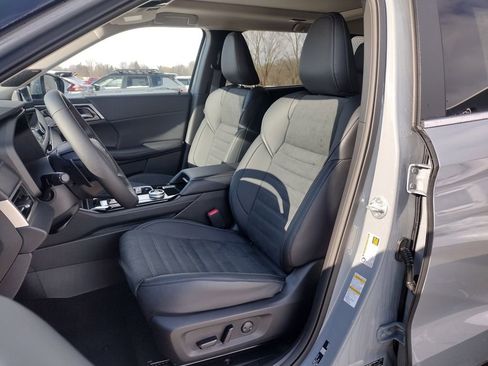 New 2026 Mitsubishi Outlander SE image 8