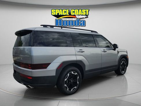 Used 2024 Hyundai Santa Fe SEL FWD image 3