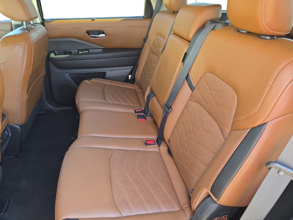 Used 2023 Nissan Pathfinder Platinum w/ Cargo Package FWD image 12