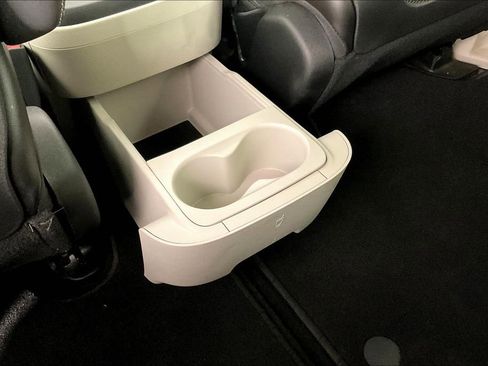 Used 2024 Chrysler Pacifica Touring-L image 33