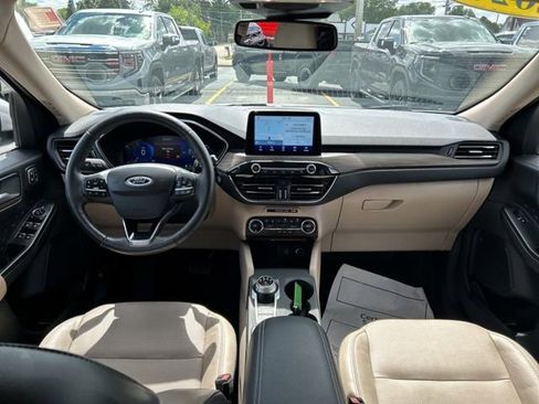 Used 2020 Ford Escape Titanium AWD/4WD image 22