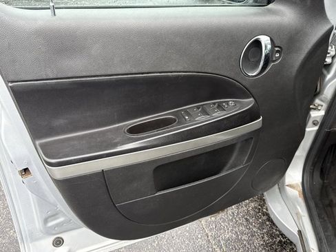 Used 2010 Chevrolet HHR LS image 15