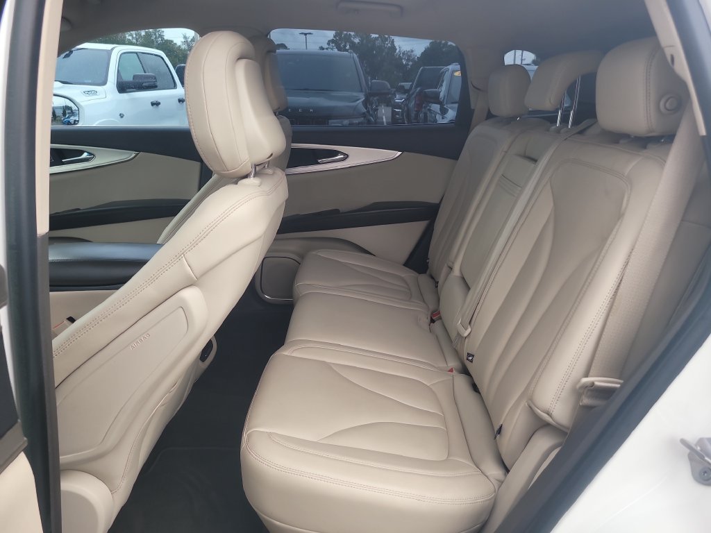 Used 2020 Lincoln Nautilus FWD image 11