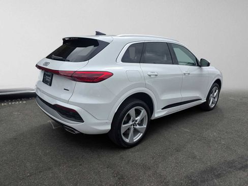 Used 2025 Audi Q5 Premium Plus w/ Premium Plus AWD/4WD image 3