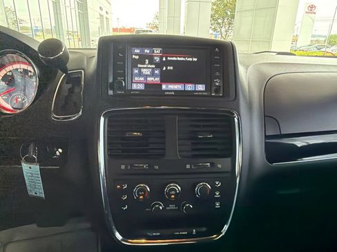Used 2015 Dodge Grand Caravan SE FWD image 26