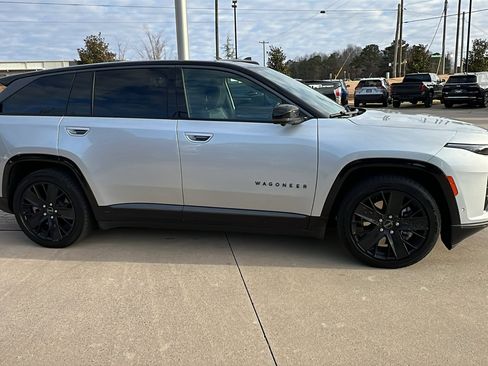 Used 2024 Jeep Wagoneer Launch Edition image 7