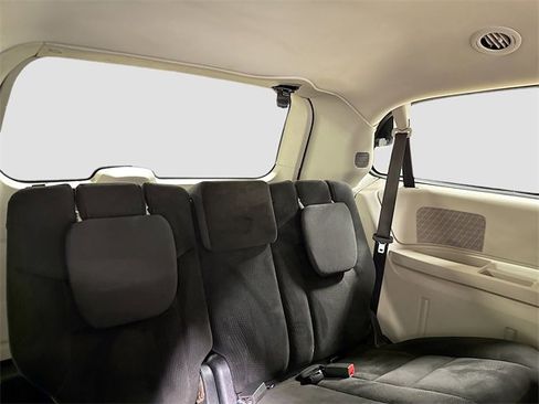 Used 2019 Dodge Grand Caravan SE image 22