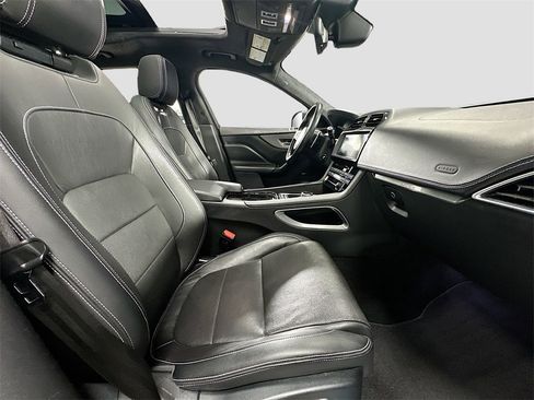 Used 2019 Jaguar F-PACE S image 31