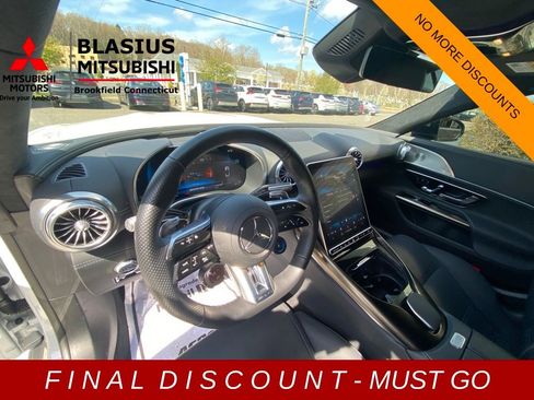 Used 2022 Mercedes-Benz SL 55 AMG 4MATIC w/ Driver Assistance Package image 26