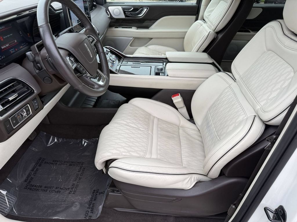 Certified 2023 Lincoln Navigator Black Label AWD/4WD image 12