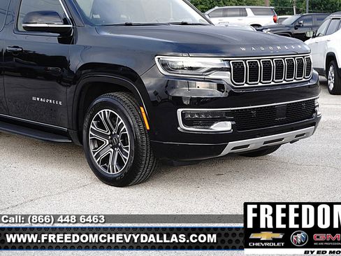 Used 2025 Jeep Wagoneer L Series II AWD/4WD image 40