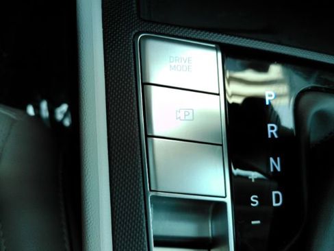 Used 2023 Hyundai Elantra Limited image 47