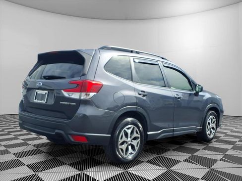 Used 2020 Subaru Forester Premium AWD/4WD image 7