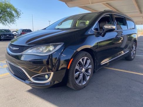 Used 2017 Chrysler Pacifica Limited w/ UConnect Theater Package FWD image 1