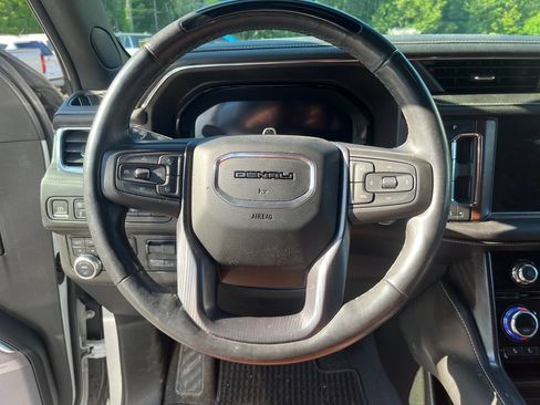 Used 2023 GMC Yukon XL Denali Ultimate AWD/4WD image 17
