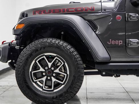Used 2024 Jeep Gladiator Rubicon w/ Technology Group AWD/4WD image 15
