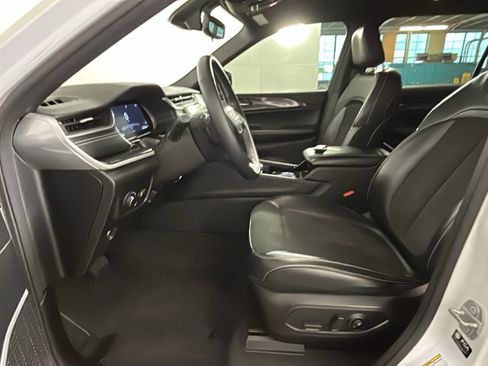 Used 2021 Jeep Grand Cherokee L Laredo AWD/4WD image 13