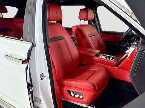 Used 2020 Rolls-Royce Cullinan image 35