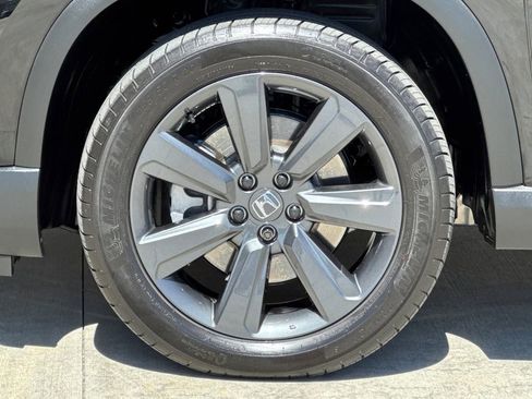 Certified 2025 Honda Pilot Sport image 35