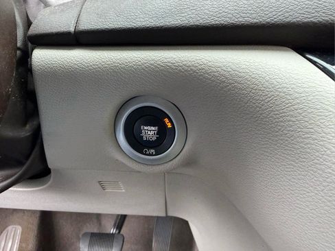 Used 2018 Chrysler Pacifica Touring FWD image 19