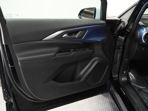 Used 2025 Chevrolet Equinox EV LT w/ Convenience Package image 22