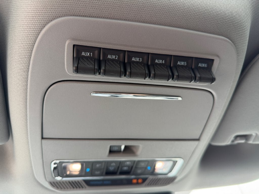 Used 2023 Ford F350 Lariat w/ Lariat Ultimate Package AWD/4WD image 32