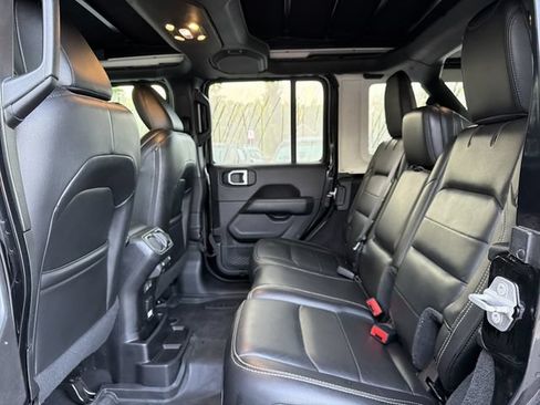 Used 2019 Jeep Wrangler Unlimited Sahara AWD/4WD image 13
