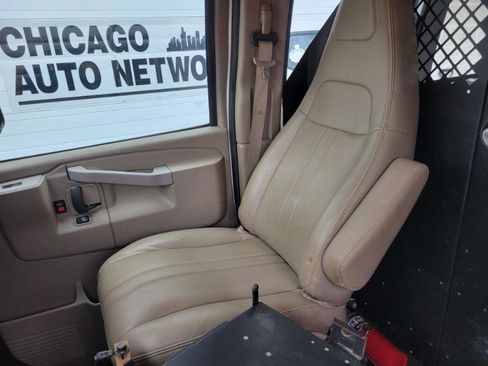 Used 2016 Chevrolet Express 2500 image 18