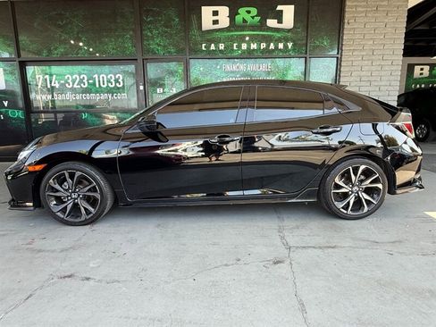 Used 2017 Honda Civic Sport image 4