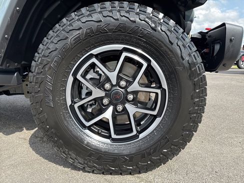 New 2025 Jeep Gladiator Rubicon image 11