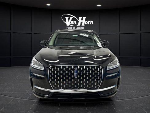 Used 2025 Lincoln Corsair Grand Touring AWD/4WD image 2