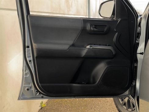 Used 2022 Toyota Tacoma SR5 image 10