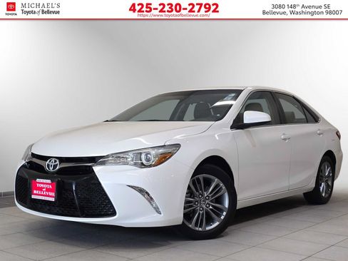 Used 2016 Toyota Camry SE w/ Moonroof Package FWD image 1