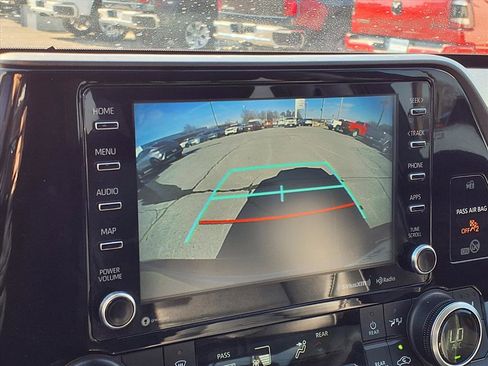 Used 2022 Toyota Highlander XLE image 5