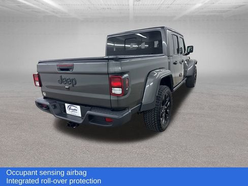 Used 2025 Jeep Gladiator Sport image 13