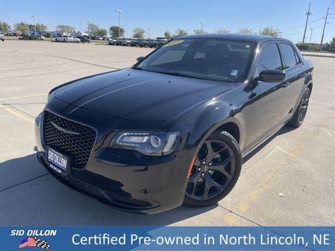 Used 2023 Chrysler 300 Touring w/ Safetytec Plus Group image 1
