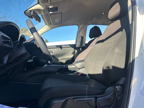 Used 2023 Honda HR-V LX image 3