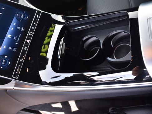 Used 2023 Mercedes-Benz GLC 300 4MATIC image 23