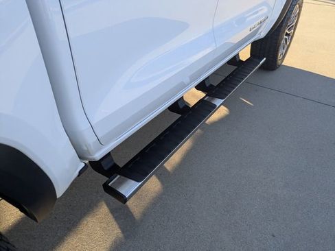 Used 2024 GMC Canyon Denali image 30