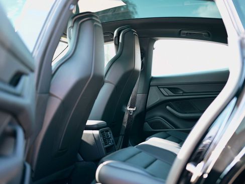 Used 2023 Porsche Taycan image 11