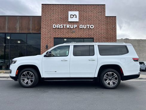 Used 2024 Jeep Wagoneer L Series II w/ Flexible Seating Group image 3