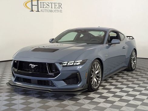 Used 2025 Ford Mustang GT Premium RWD image 4