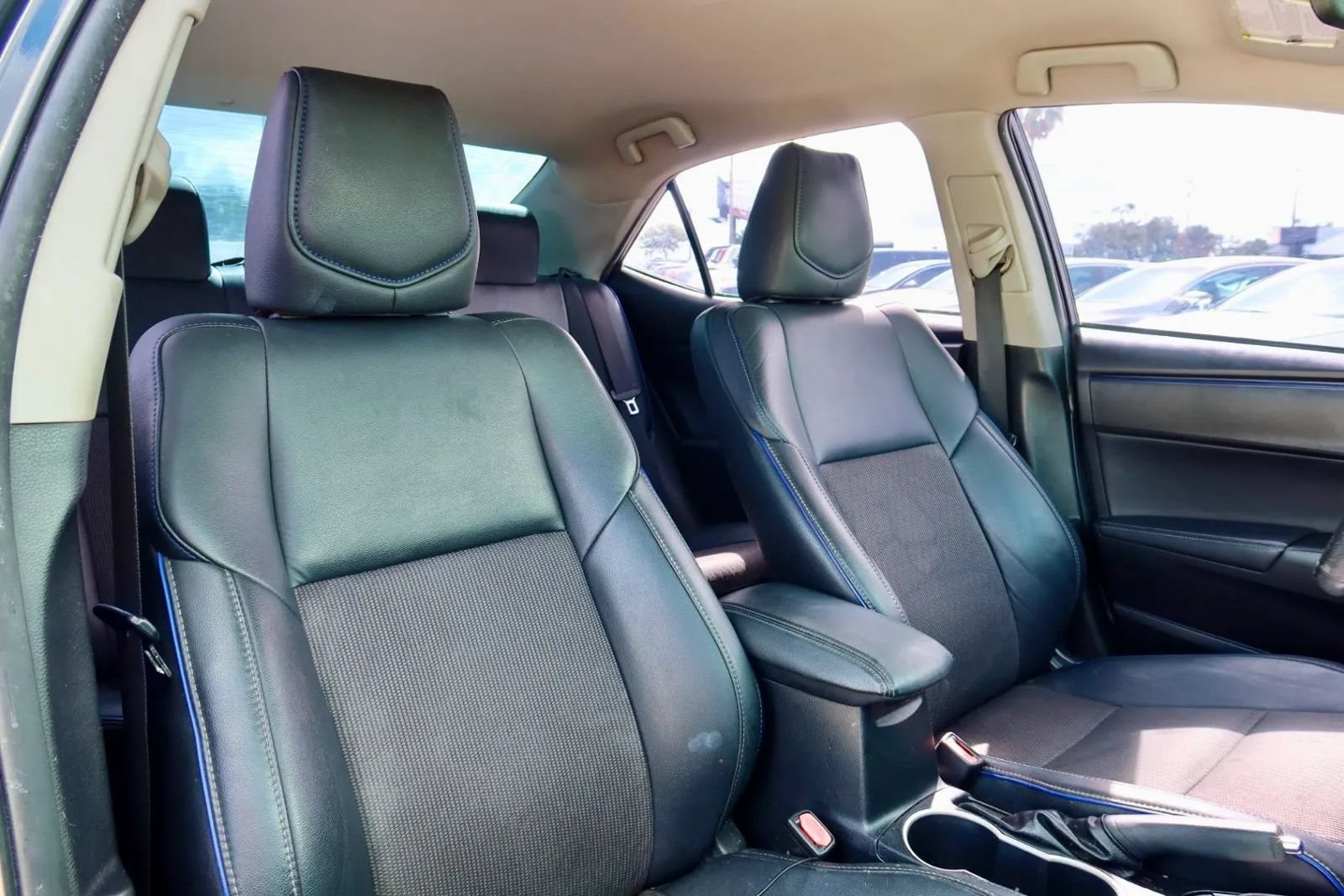 Used 2017 Toyota Corolla SE FWD image 14