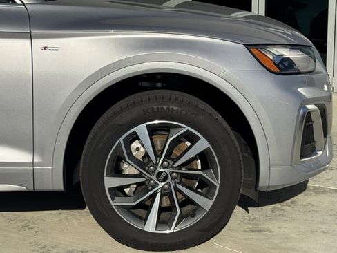 Used 2024 Audi Q5 2.0T Premium w/ Convenience Package image 9