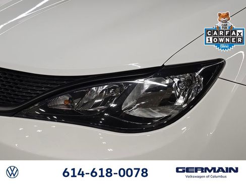 Used 2022 Chrysler Voyager LX image 16