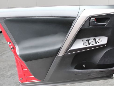 Used 2018 Toyota RAV4 LE w/ All Weather Liner Package image 17